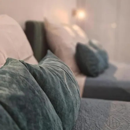 Διαμέρισμα Royal Luxury Homes 3 *